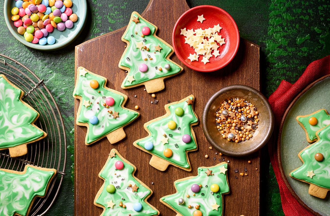 Iced Christmas Tree Biscuits Recipe | Christmas Biscuit Recipes | Tesco  Real Food